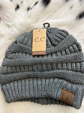 Load image into Gallery viewer, CC Solid Cable Beanie

