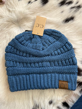 Load image into Gallery viewer, CC Solid Cable Beanie
