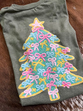 Load image into Gallery viewer, Yarn Bow Tree Tee
