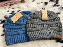 Load image into Gallery viewer, CC Solid Cable Beanie

