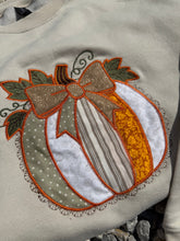 Load image into Gallery viewer, Patchy Pumpkin Emb Pullover
