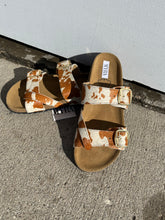Load image into Gallery viewer, Cuddle Sandals
